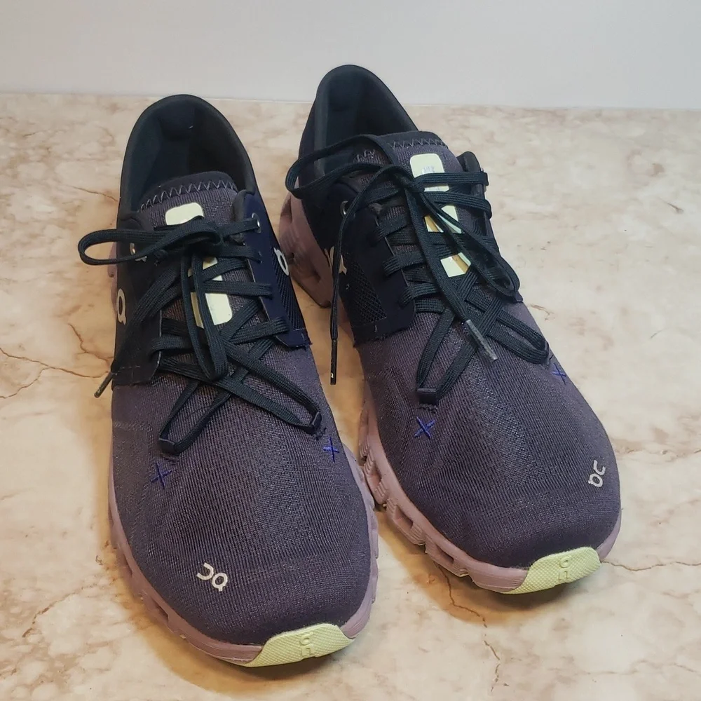 On Running Dark Blue and Violet Women's Shoes Size 9 - Picture 2 of 8